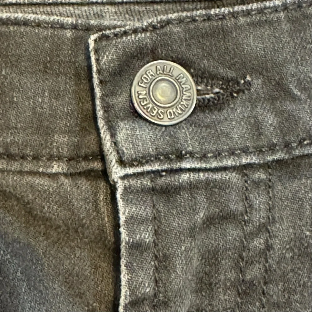 7 For All Mankind Gwenevere Black Skinny Jeans – Leopard Back Pocket – Size 28